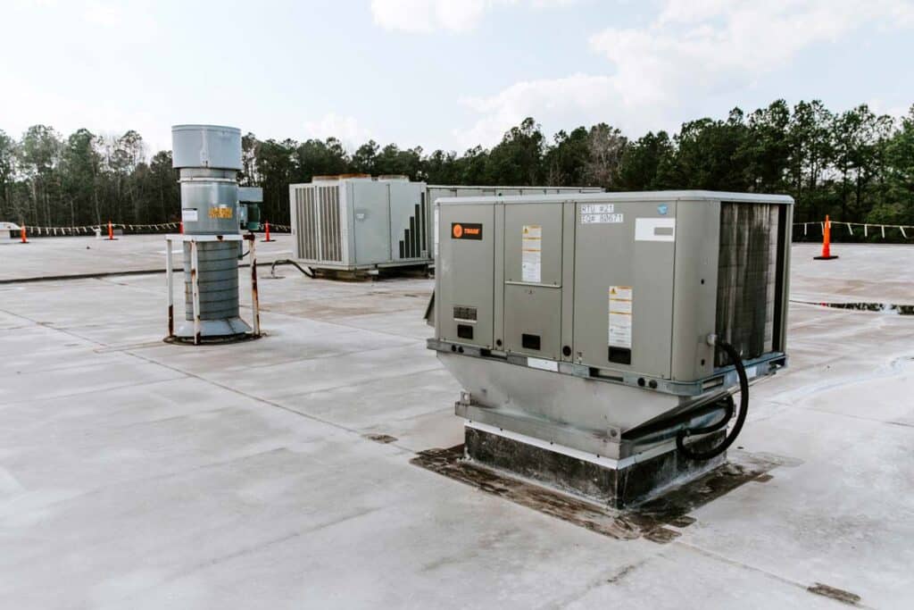 commercial-hvac-system-on-roof