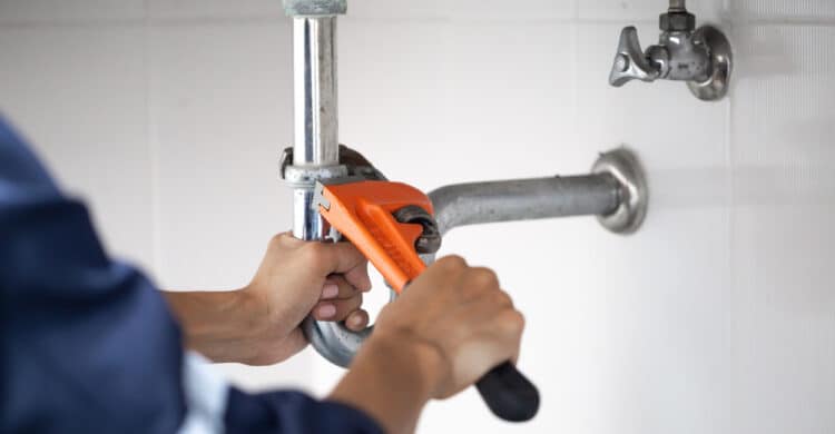 how to find and hire a reliable plumbing contractor blog image